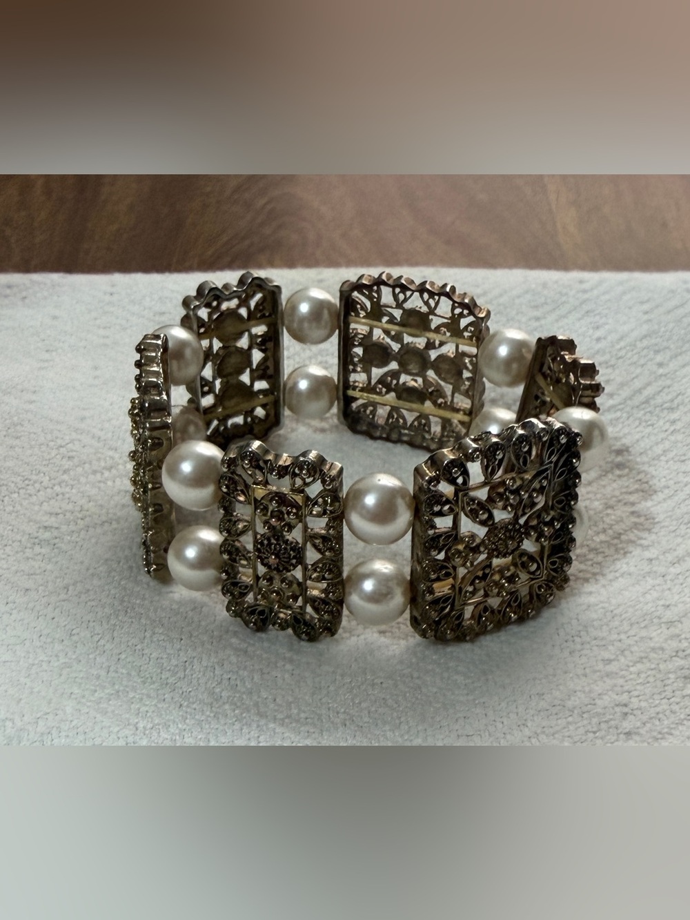 Pearl and Antique Gold Filigree Stretch Bracelet - White